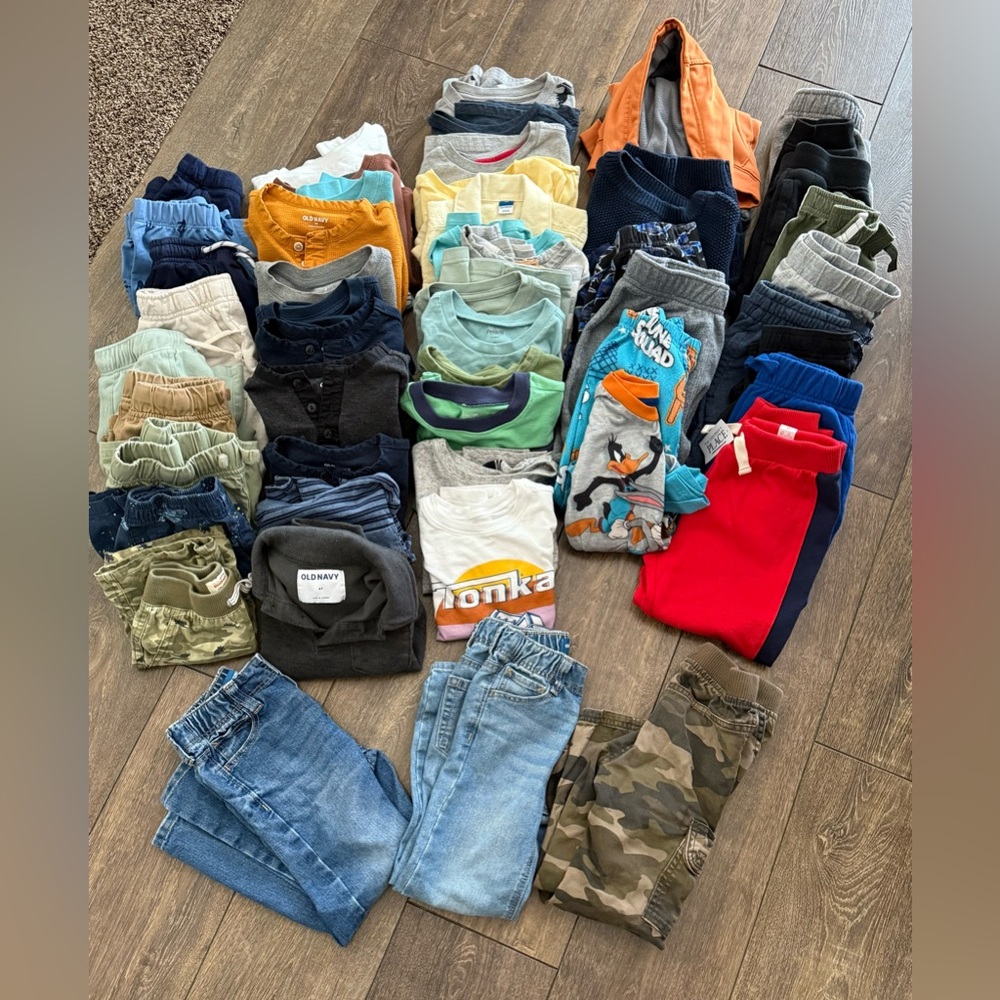 Size 4T lot of boys clothes